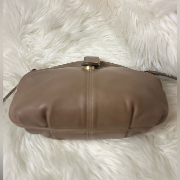 Vintage Coach Laurel Clam Shell - Picture 6 of 12